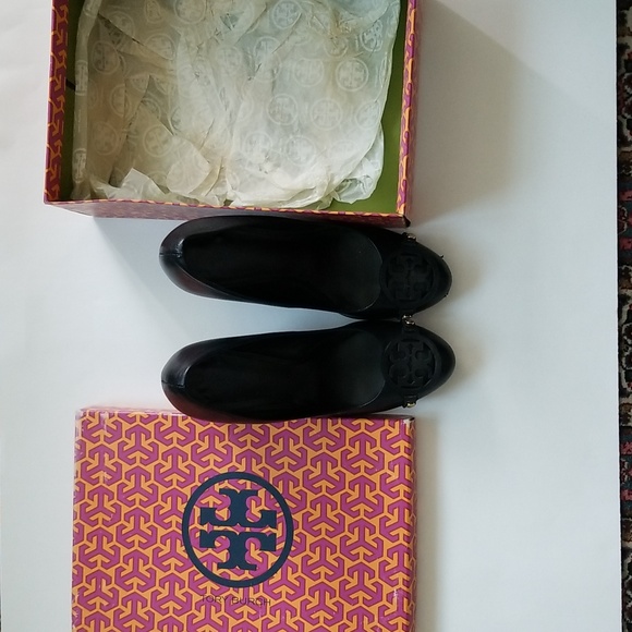 Tory Burch Black Leather Logo Heels Original Box Size 8 M - Picture 1 of 16